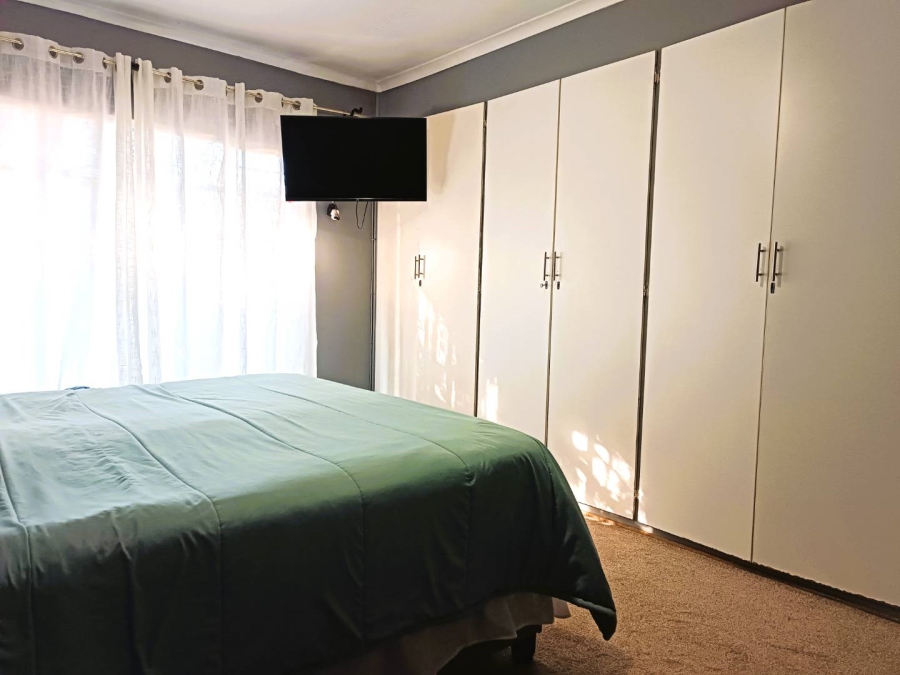 4 Bedroom Property for Sale in Langenhovenpark Free State